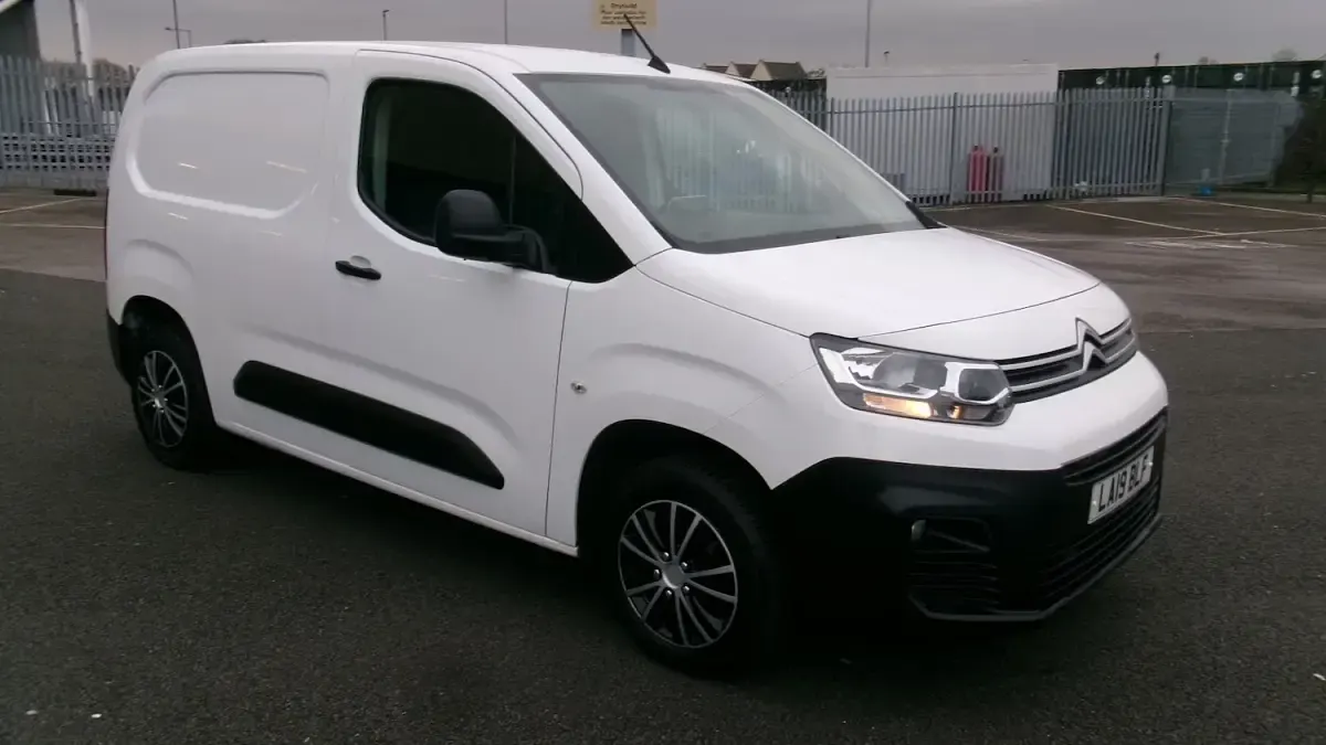 Used Citroën Berlingo 75 HP (55 kW) 2019 White MPV