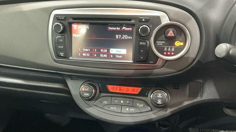 Used Toyota Yaris Plus 99 HP (72 kW) 2014 White Hatchback