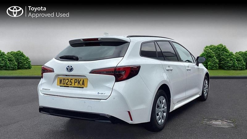 Used Toyota Corolla 140 HP (102 kW) 2025 Pure white