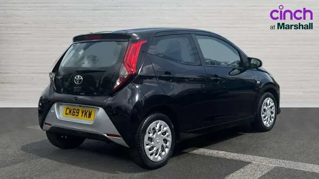 Used Toyota Aygo X-play 72 HP (52 kW) 2019 Black Hatchback