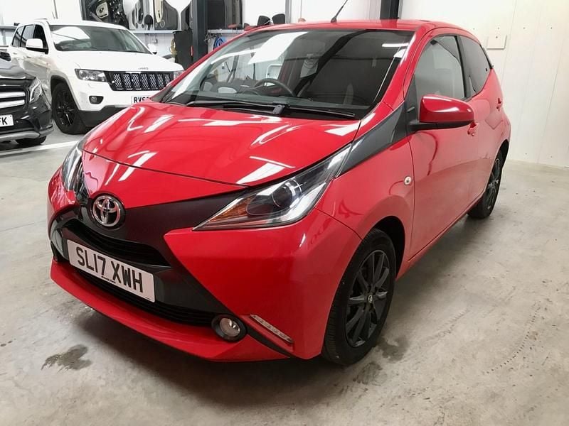 Used Toyota Aygo x-style 69 HP (50 kW) 2017 Red Hatchback