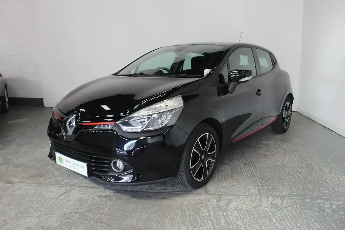Used Renault Clio Dynamique 75 HP (55 kW) 2015 Black Hatchback