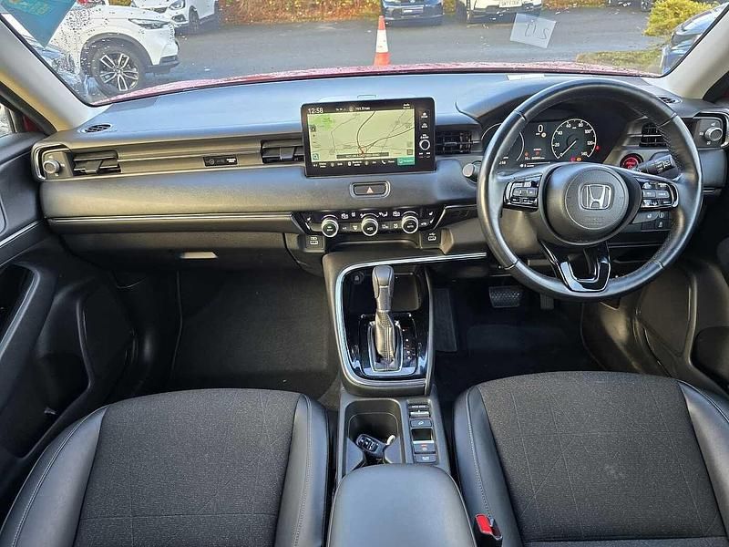 Used Honda HR-V Advance 131 HP (96 kW) 2022 Premium crystal red SUV