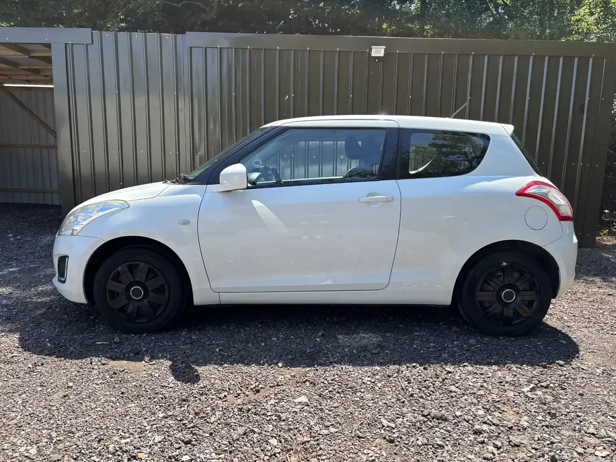 Used Suzuki Swift 2015 White Hatchback