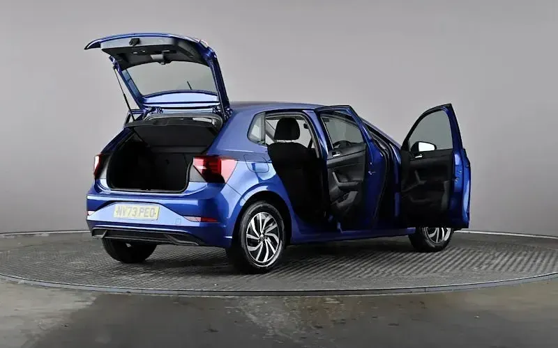 Used VW Polo Life 95 HP (69 kW) 2024 Blue Hatchback