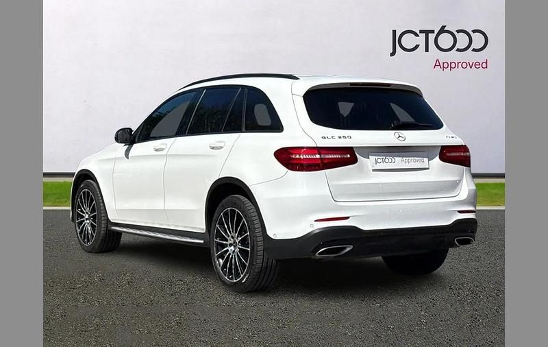 Gebraucht Mercedes GLC250 AMG 207 PS (152 kW) 2019 Weiß SUV