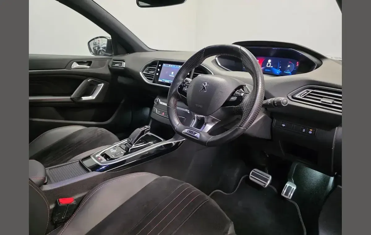 Used Peugeot 308 Premium 130 HP (95 kW) 2021 Blue Hatchback