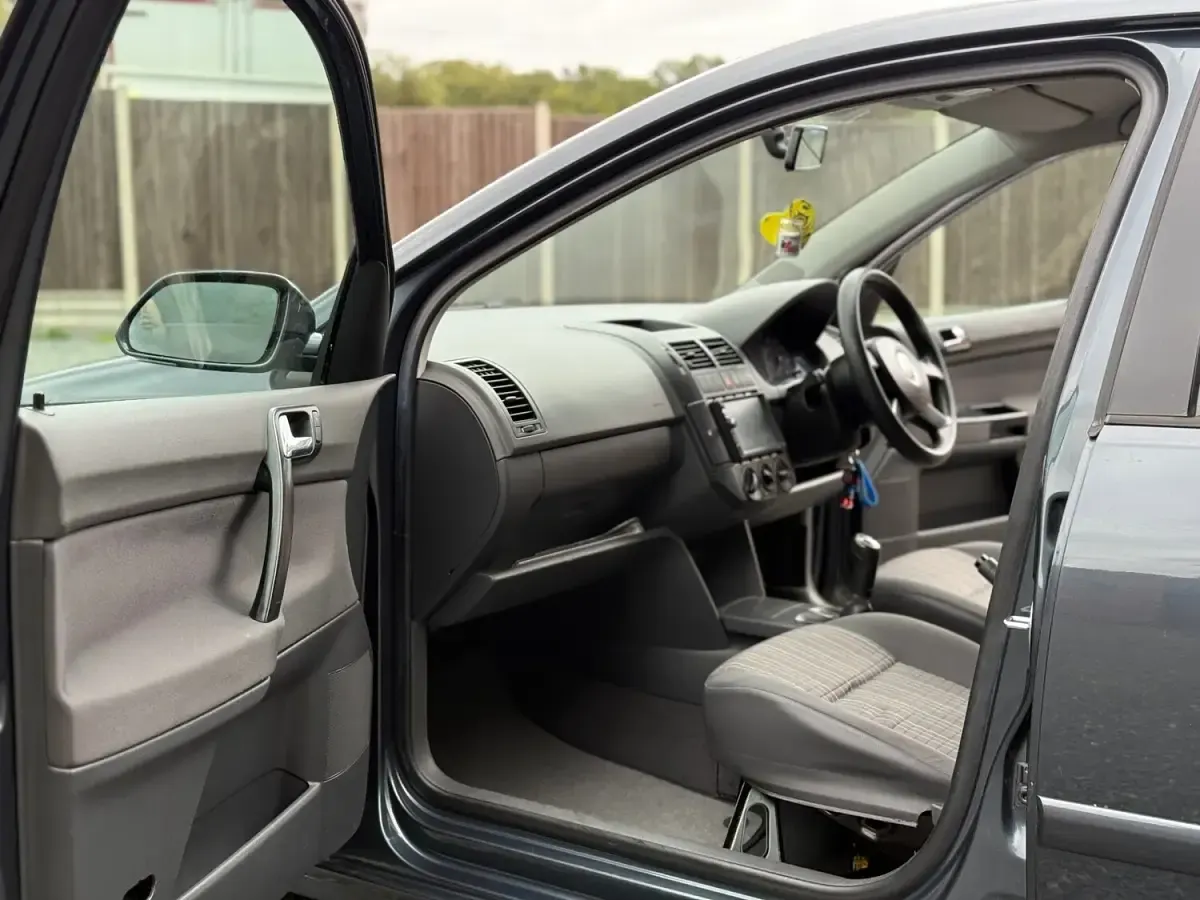Used VW Polo S 55 HP (40 kW) 2006 Grey Hatchback
