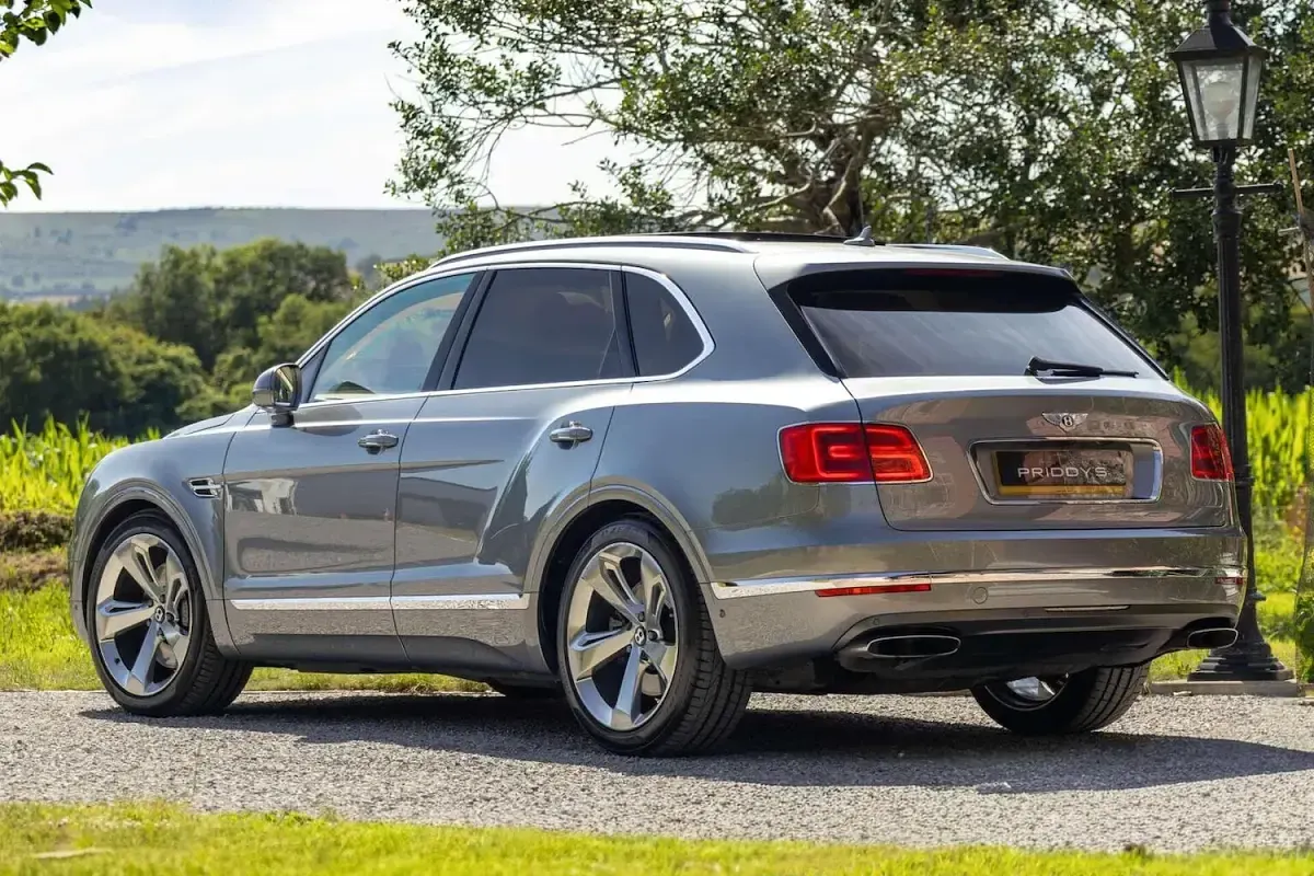Used Bentley Bentayga 600 HP (441 kW) 2016 Grey SUV