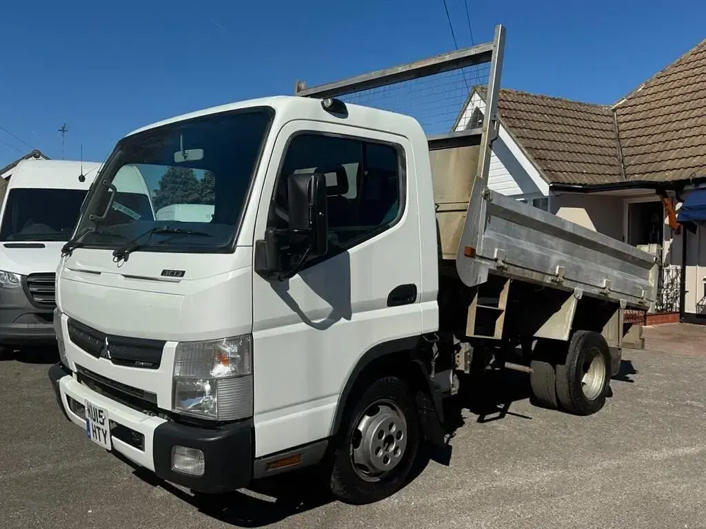 Used Mitsubishi Canter 128 HP (94 kW) 2015 White Cabriolet