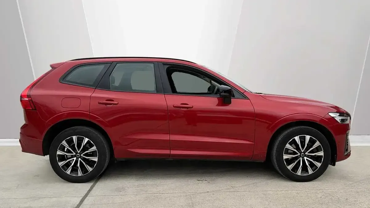 Used Volvo XC60 Plus 194 HP (142 kW) 2023 Red SUV