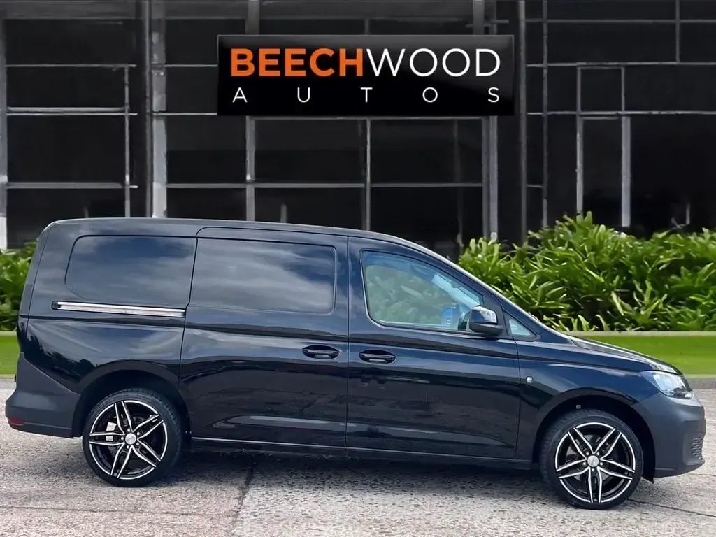 Usado VW Caddy 102 HP (75 kW) 2021 Preto Monovolume