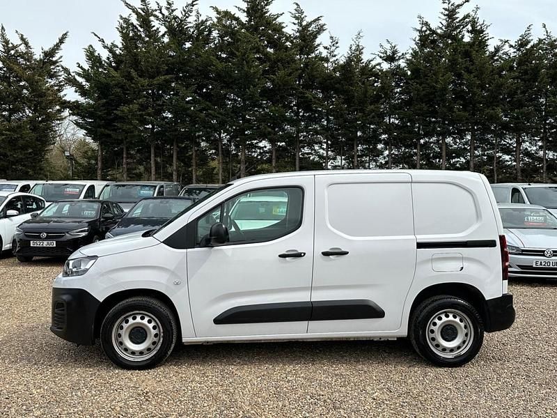 Used Citroën Berlingo 100 HP (73 kW) 2023 White MPV