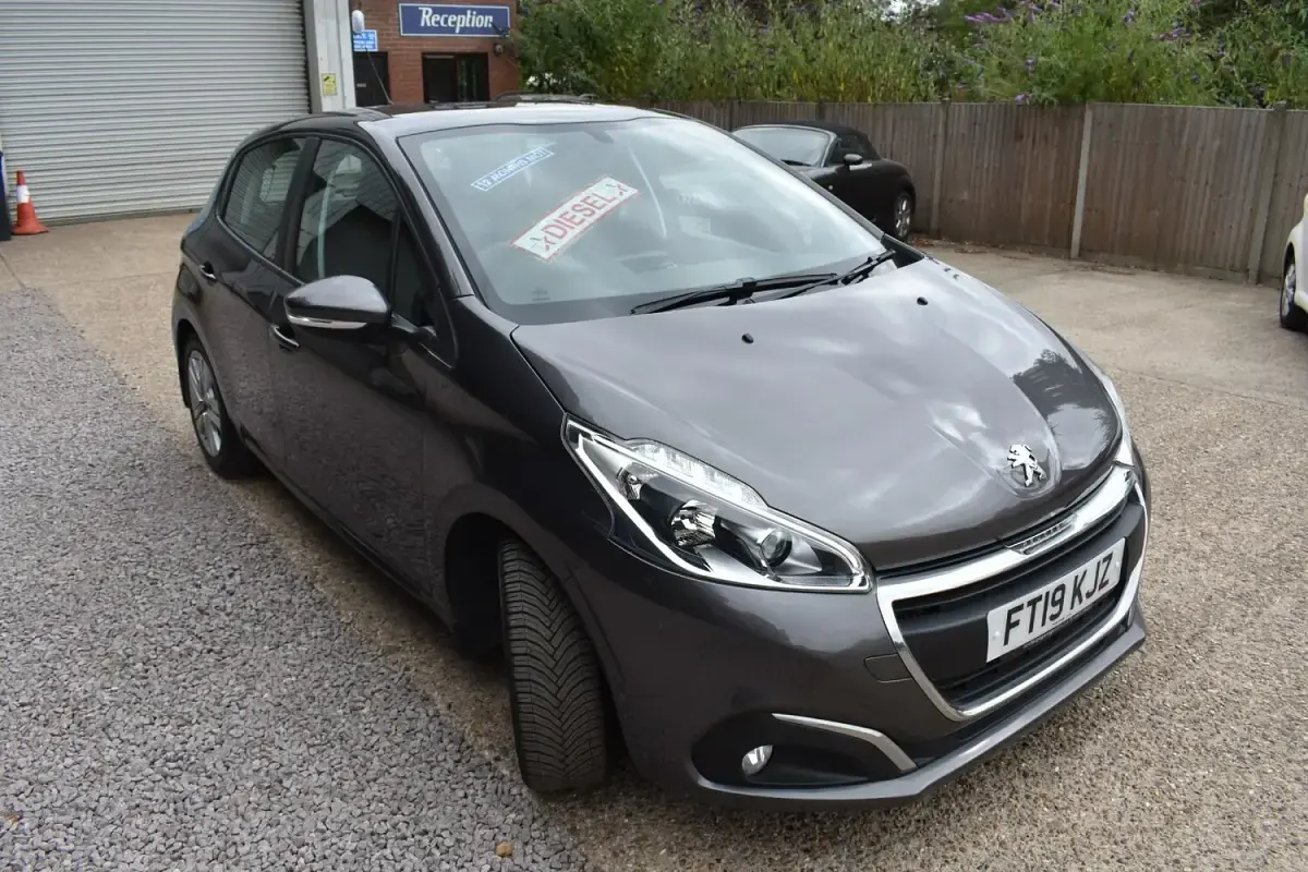 Used Peugeot 208 Active 100 HP (73 kW) 2019 Grey Hatchback