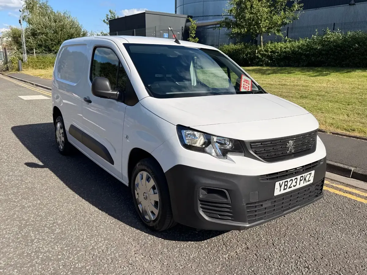 Used Peugeot Partner Premium 131 HP (96 kW) 2023 White MPV