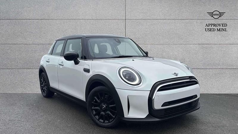 Used Mini Cooper Classic 134 HP (98 kW) 2024 White Hatchback