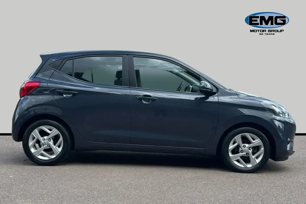 Usado Hyundai i10 SE 67 HP (49 kW) 2023 Cinzento Citadino