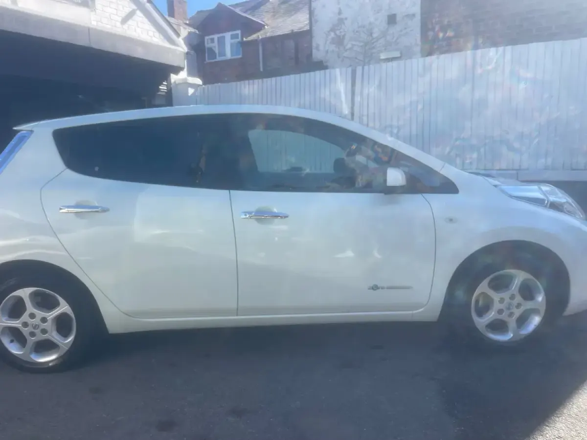 Gebraucht Nissan Leaf 80 kW (109 PS) 2013 Weiß Kleinwagen