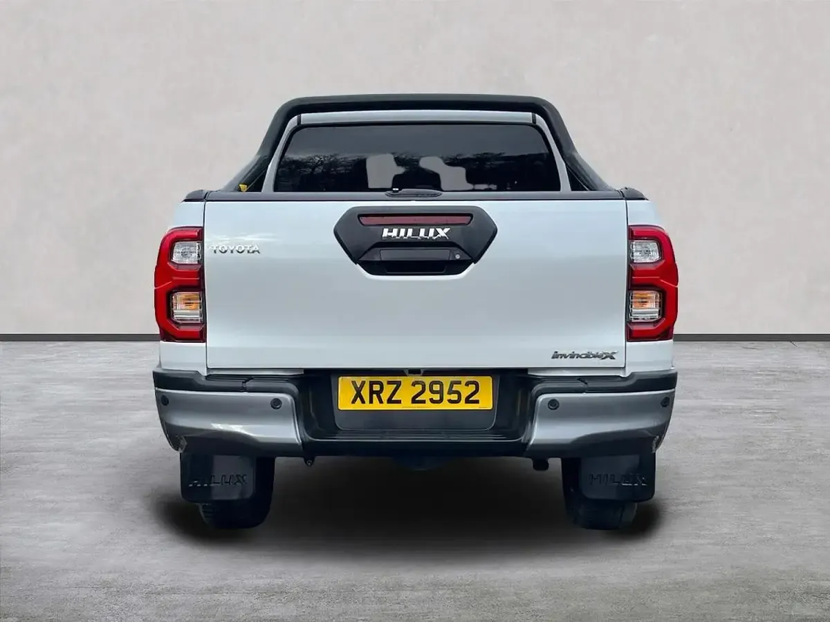 Used Toyota HiLux 204 HP (150 kW) 2025 White Pickup