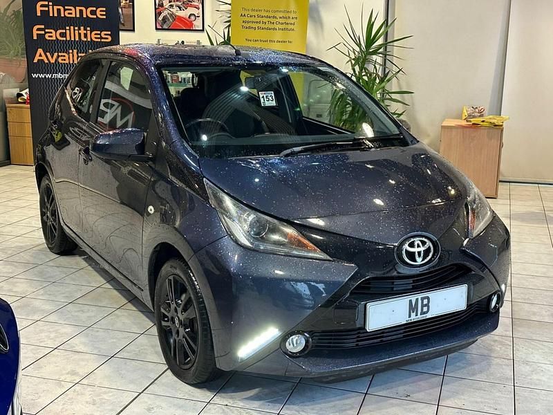 Used Toyota Aygo X-cite 68 HP (50 kW) 2016 Yellow Hatchback