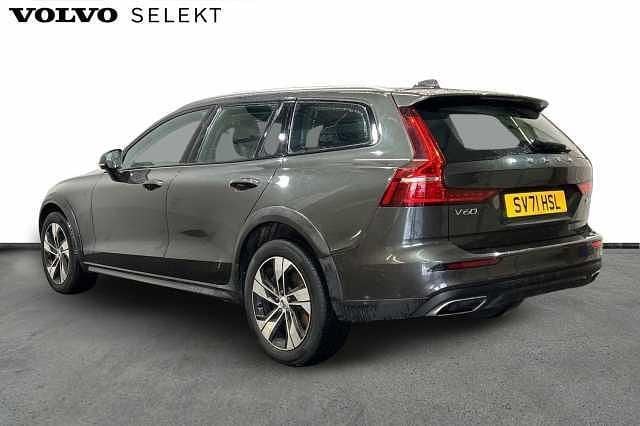 Used Volvo V60 CC 247 HP (181 kW) 2022 Grey Estate