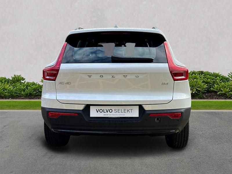 New Volvo XC40 Plus 2025 White SUV