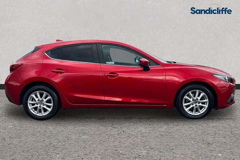 Used Mazda 3 165 HP (121 kW) 2016 Red Hatchback