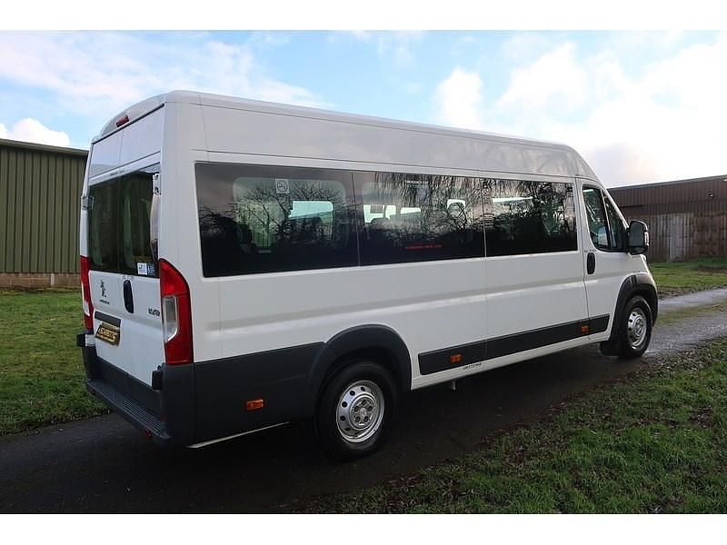 Second-hand Peugeot Boxer 130 CP (95 kW) 2017 Alb Van