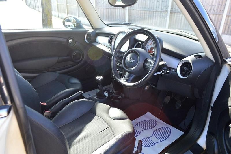 Used Mini Cooper Hatch 2012 White Hatchback