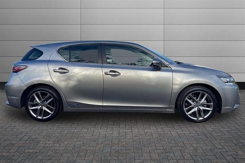 Used Lexus CT200h Executive Line 136 HP (100 kW) 2017 Silver Hatchback