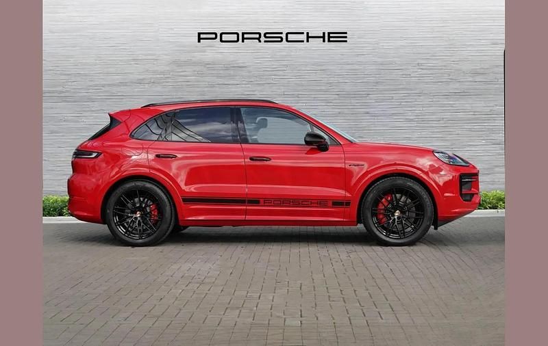Used Porsche Cayenne S E-Hybrid Black Edition 512 HP (376 kW) 2025 Red SUV