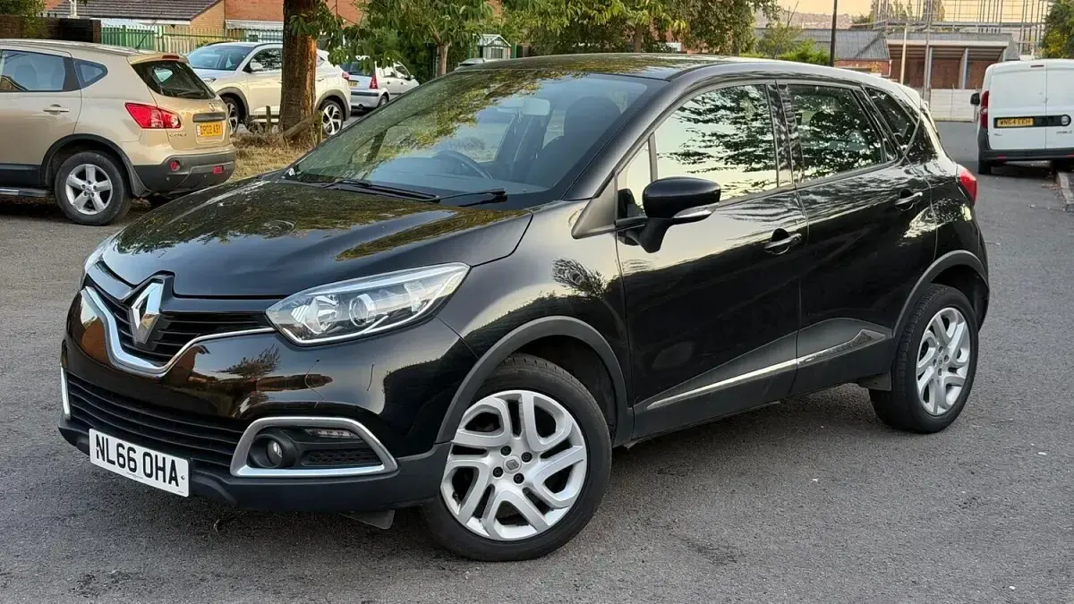 Used Renault Captur Dynamique 90 HP (66 kW) 2016 Black SUV