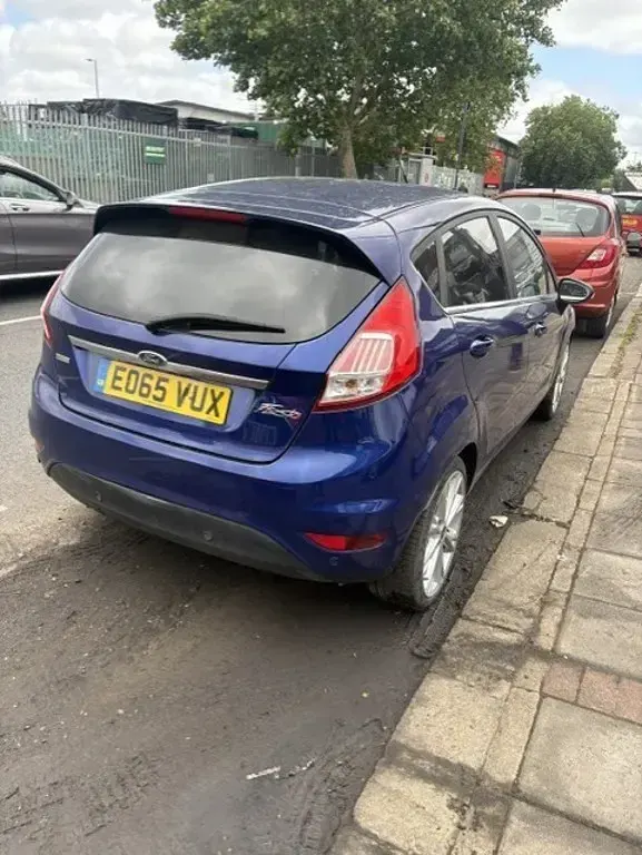 Used Ford Fiesta Titanium 100 HP (73 kW) 2015 Blue Hatchback