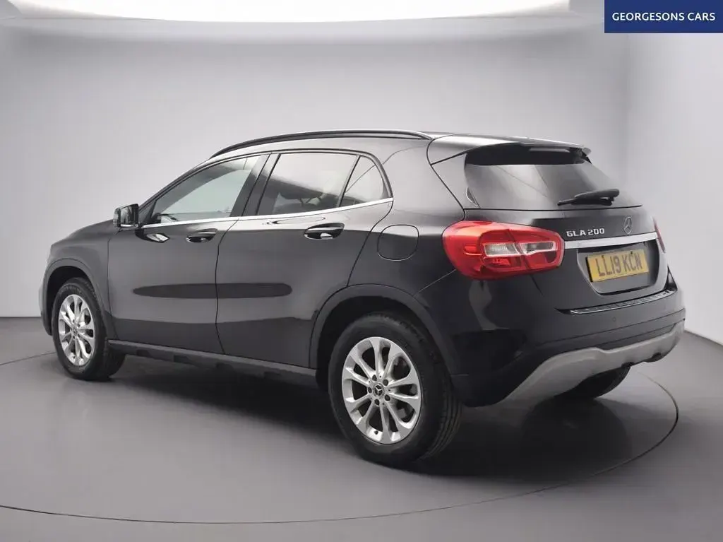 Used Mercedes GLA200 Executive 156 HP (114 kW) 2019 Black SUV
