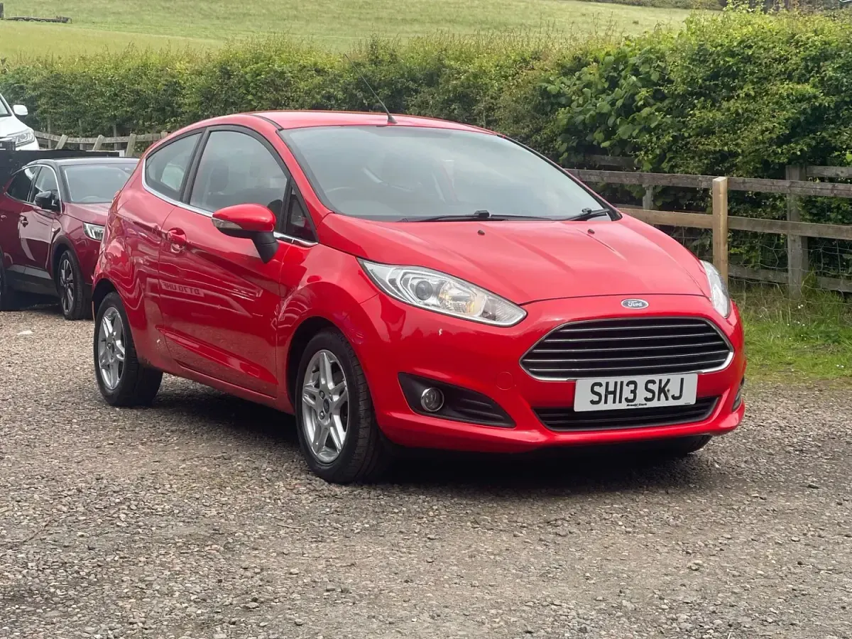 Used Ford Fiesta Zetec 82 HP (60 kW) 2013 Red Hatchback