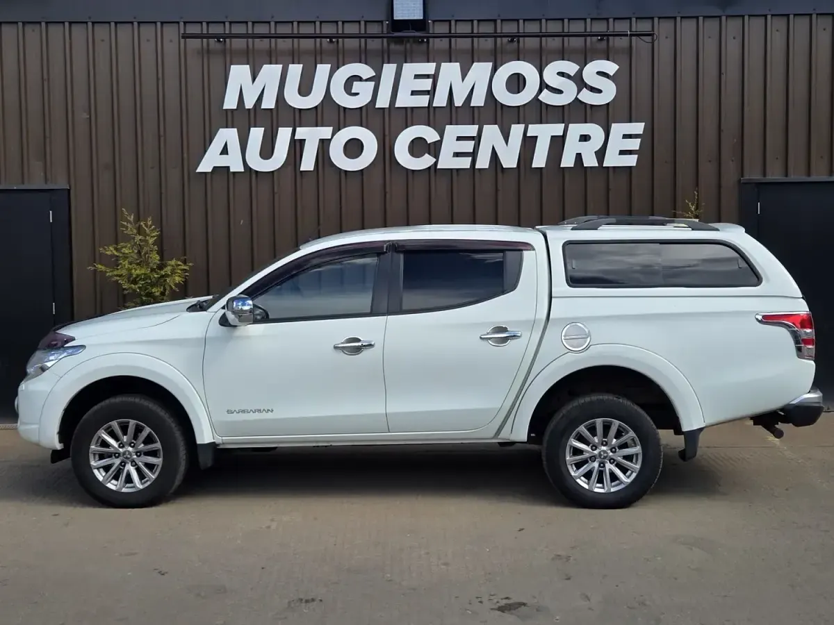 Used Mitsubishi L200 2016 White Pickup
