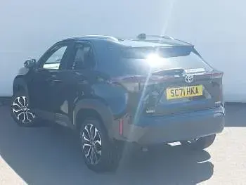 Used Toyota Yaris Hybrid Design 116 HP (85 kW) 2022 Black Estate