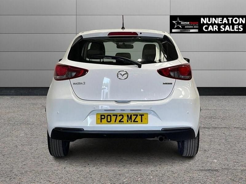 Usado Mazda 2 75 HP (55 kW) 2023 Branco Citadino