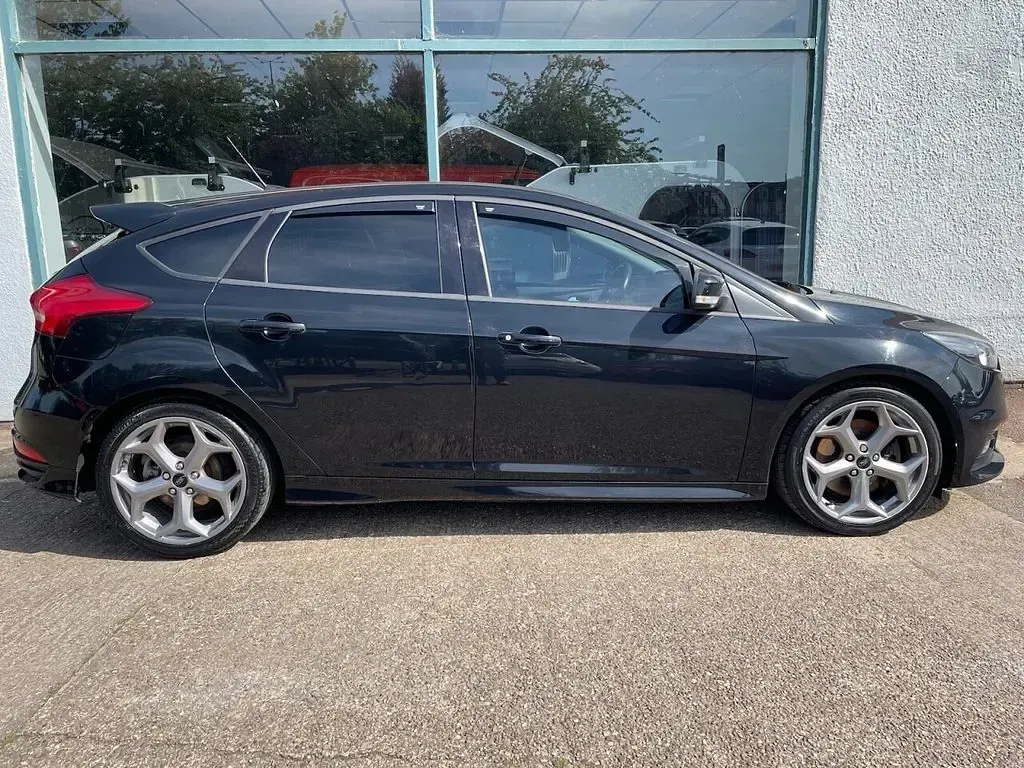 Used Ford Focus ST 185 HP (136 kW) 2017 Black Hatchback