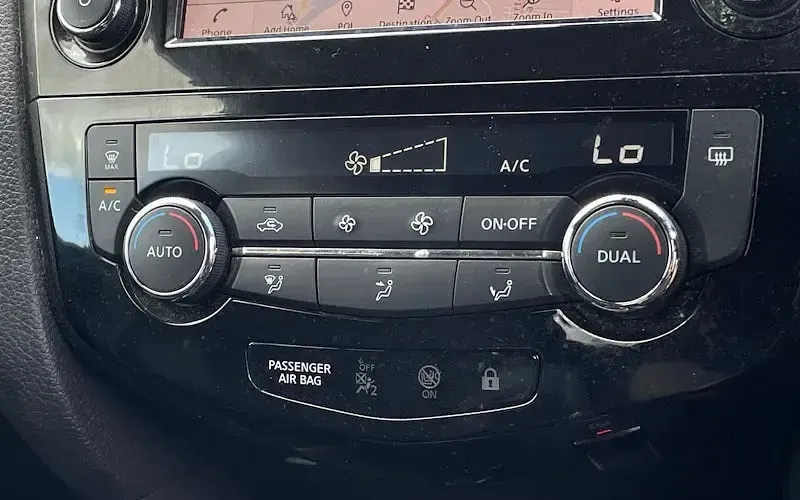 Used Nissan Qashqai N-Connecta 140 HP (102 kW) 2019 Silver SUV