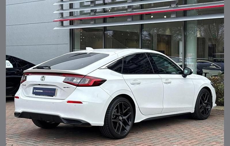Used Honda Civic Advance 143 HP (105 kW) 2024 Platinum white Hatchback