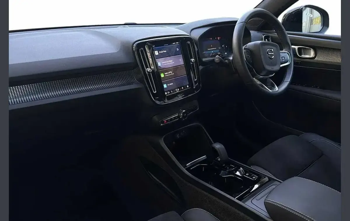 Used Volvo XC40 Plus 197 HP (144 kW) 2023 Vapour grey SUV