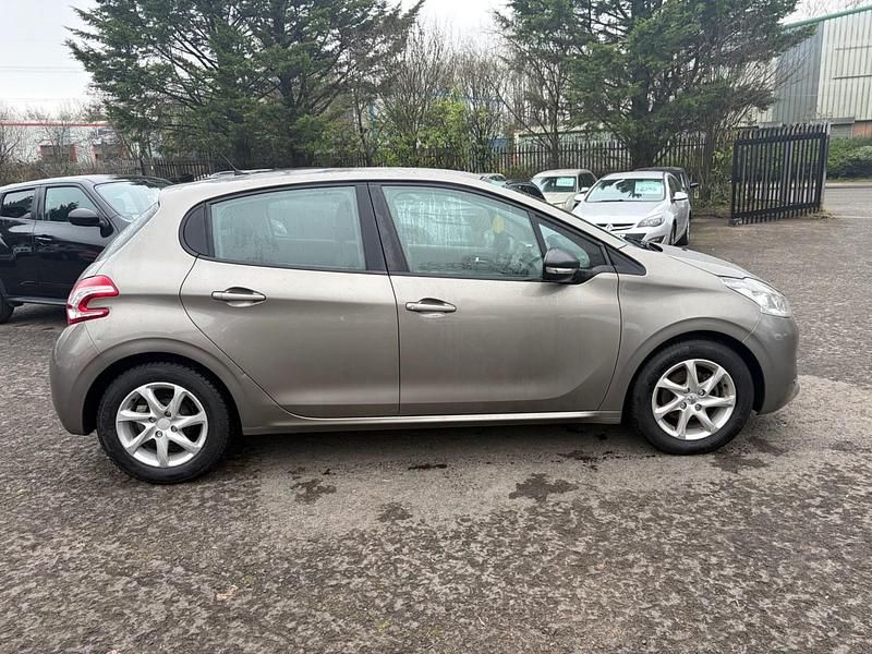 Used Peugeot 208 Active 2015 Grey Hatchback
