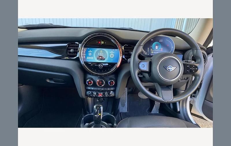 Used Mini Cooper Classic 136 HP (100 kW) 2023 White Hatchback