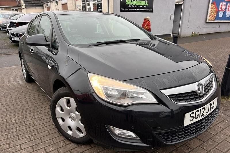 Black Used 2012 Vauxhall Astra Hatchback | £1,999 (Good price) - Image 1/1