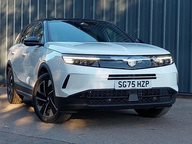 New Vauxhall Grandland X Ultimate 136 HP (100 kW) 2025 White SUV