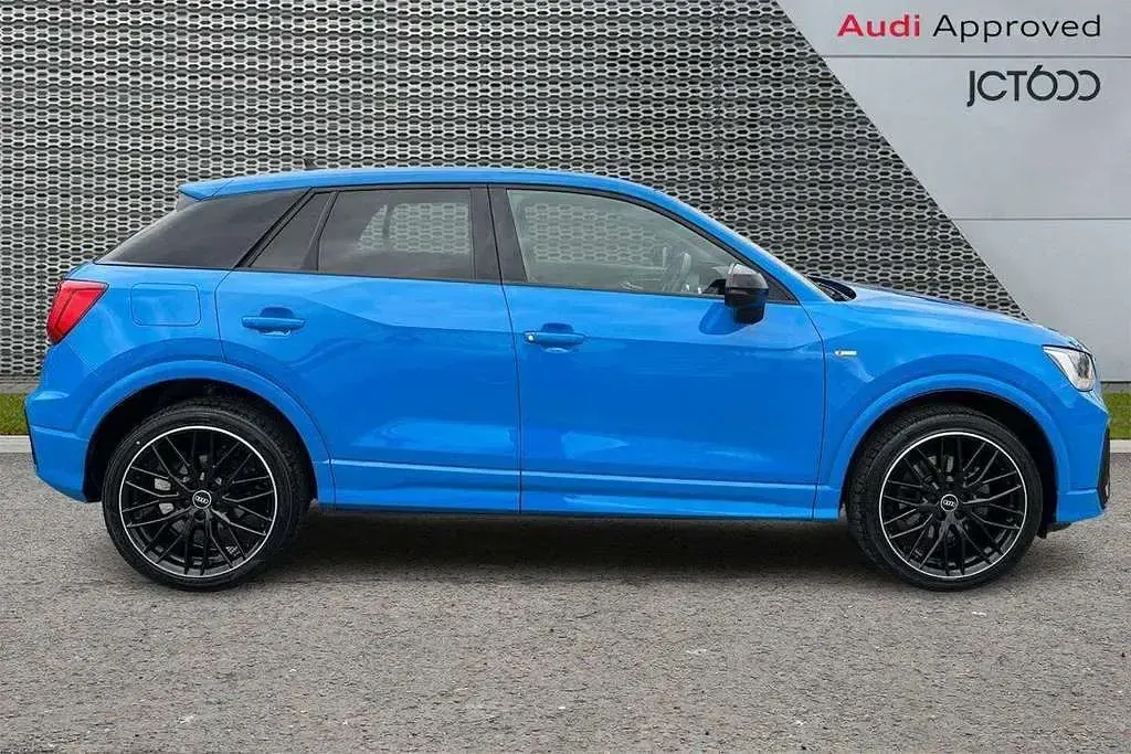 Used Audi Q2 Black Edition 109 HP (80 kW) 2021 Blue SUV