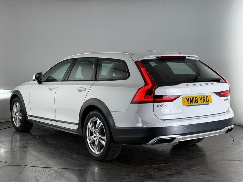 Used Volvo V90 CC 190 HP (139 kW) 2018 White Estate