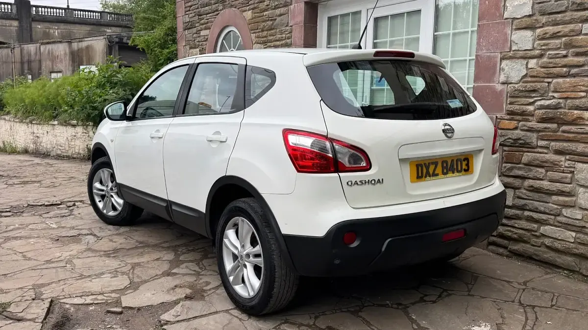 Used Nissan Qashqai Acenta 2013 White SUV