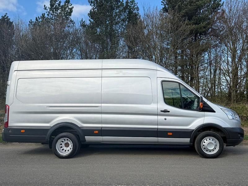Usado Ford Transit Trend 125 HP (91 kW) 2014 Prateado Van